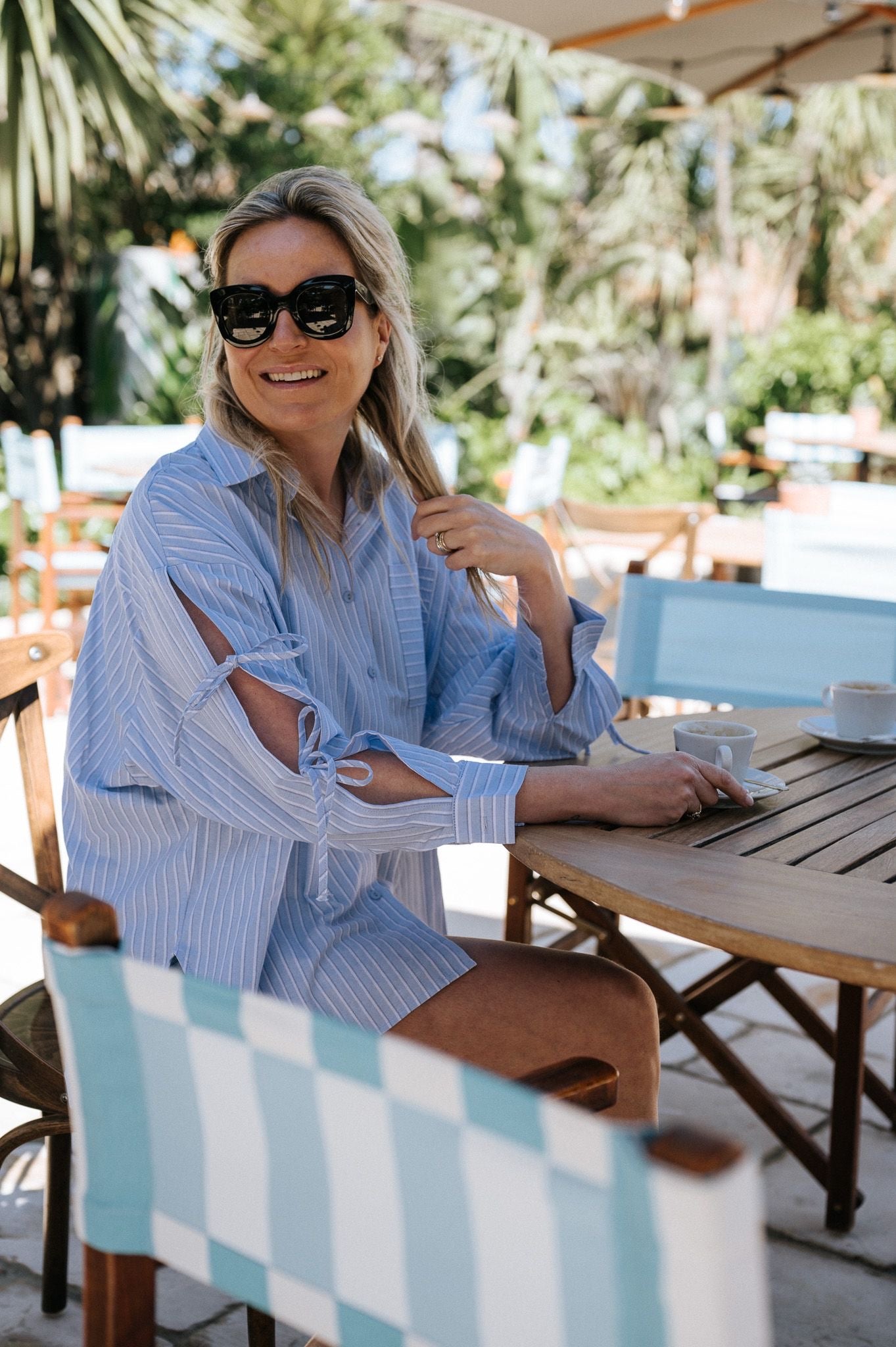 Blouse blauw met witte streep en strikjes