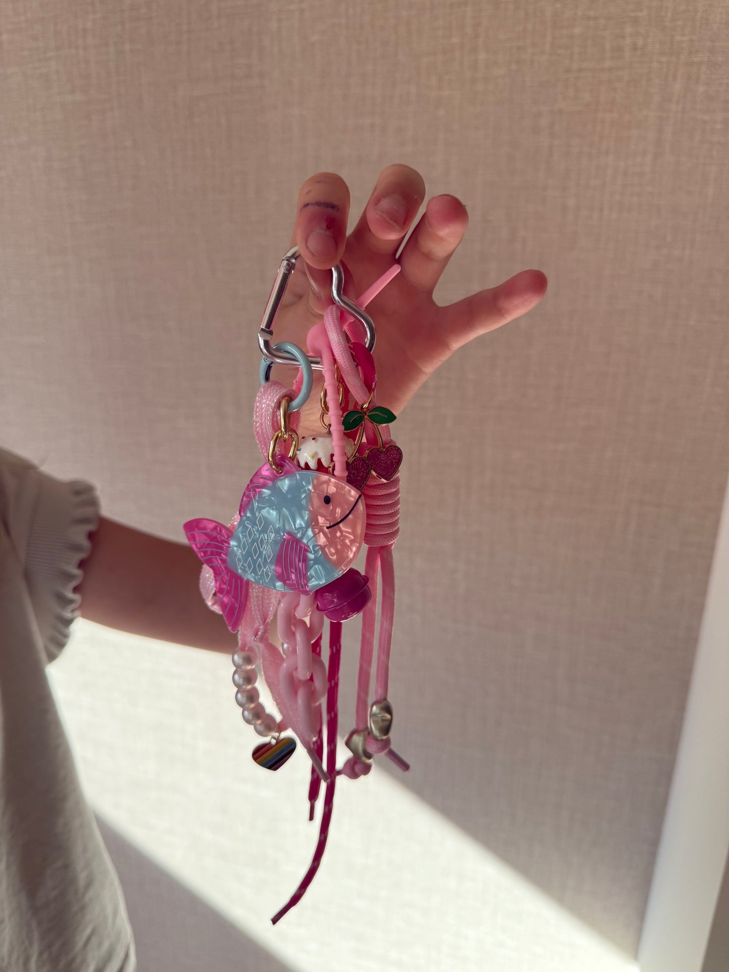 Tassenhanger roze vis/ijsje