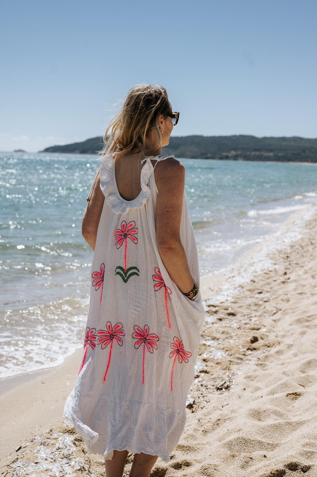 Strandjurk met roze palmboom
