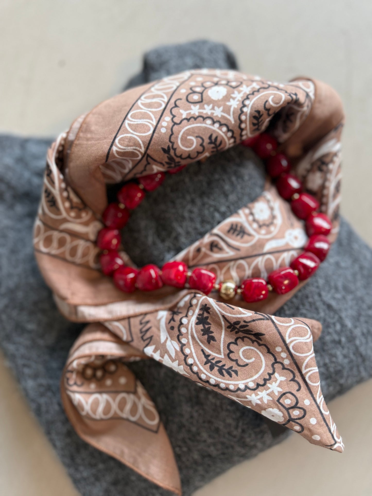 Zijde sjaaltje bruin