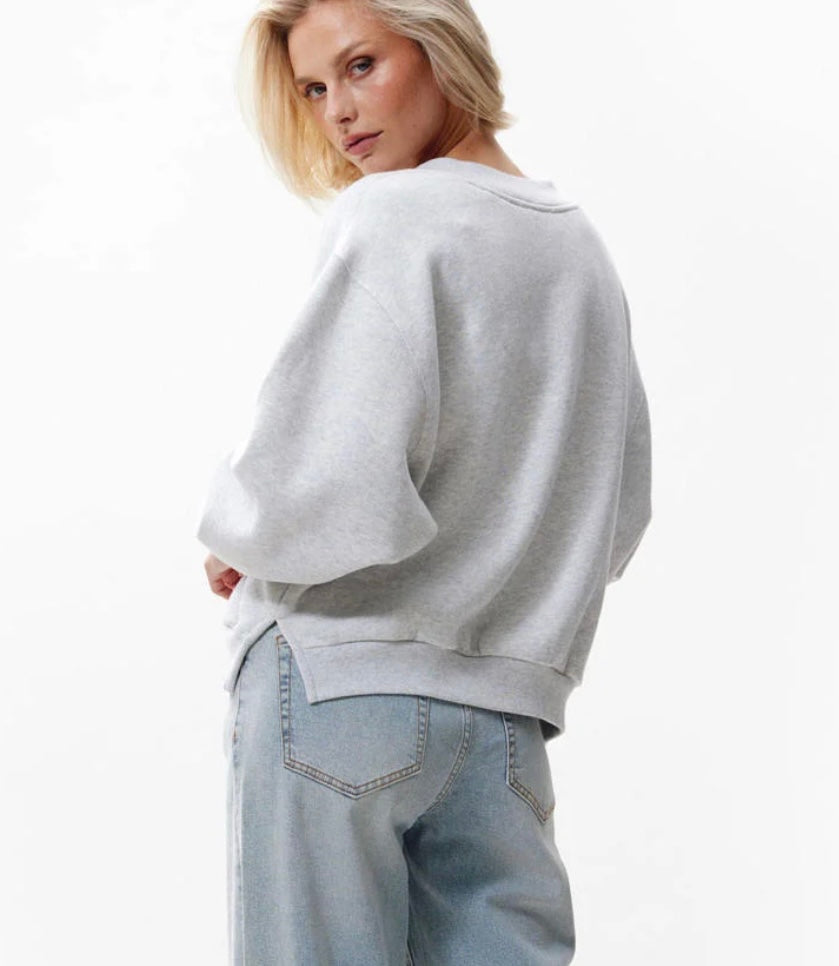 Sweater V Catwalk Junkie