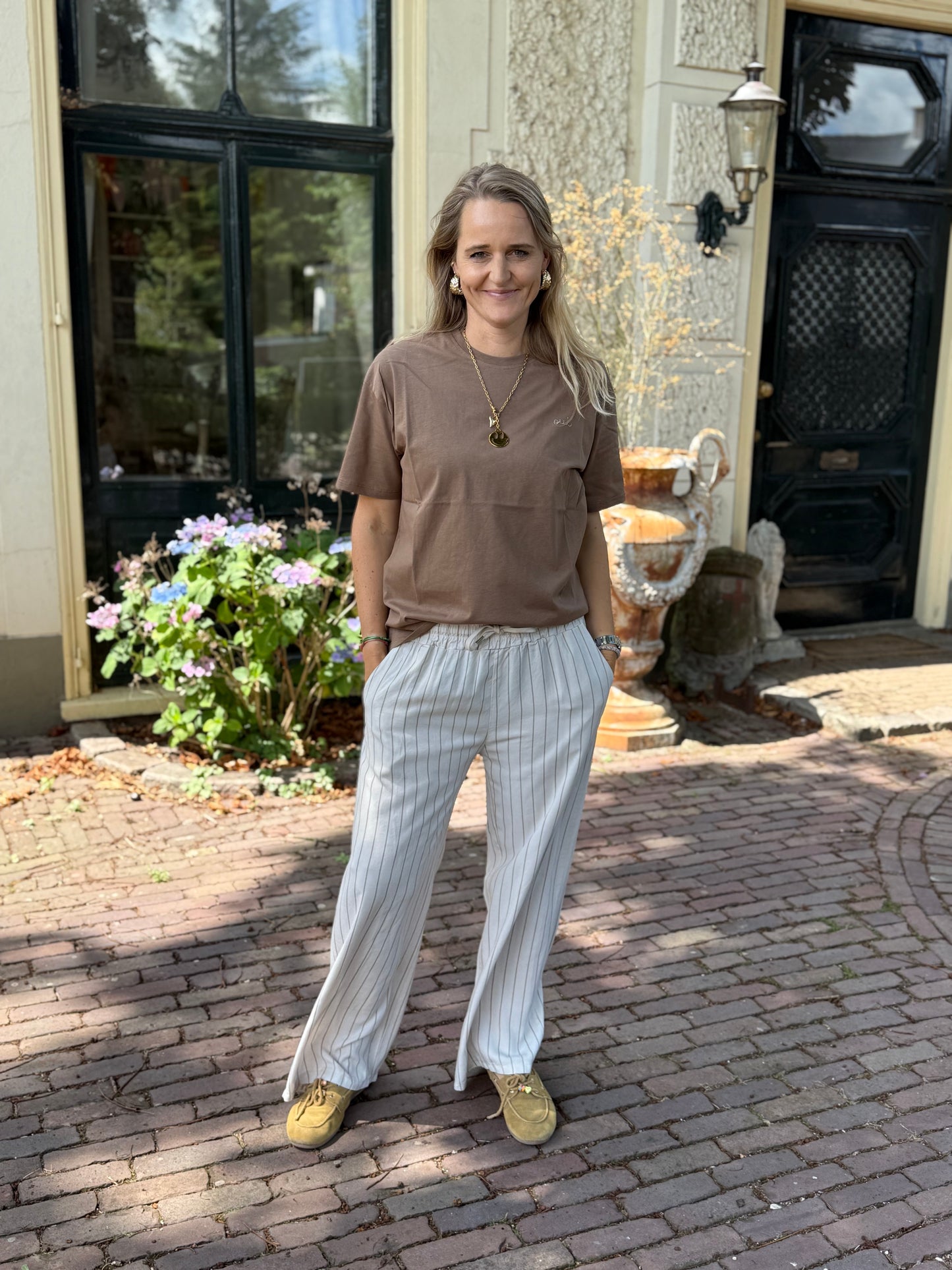 Broek krijtstreepje bruin Leonore