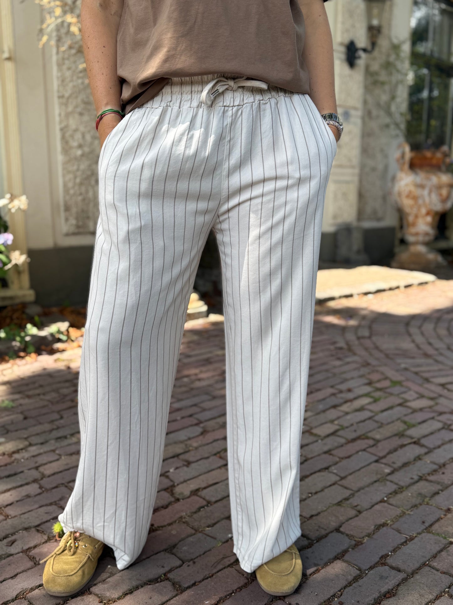 Broek krijtstreepje bruin Leonore