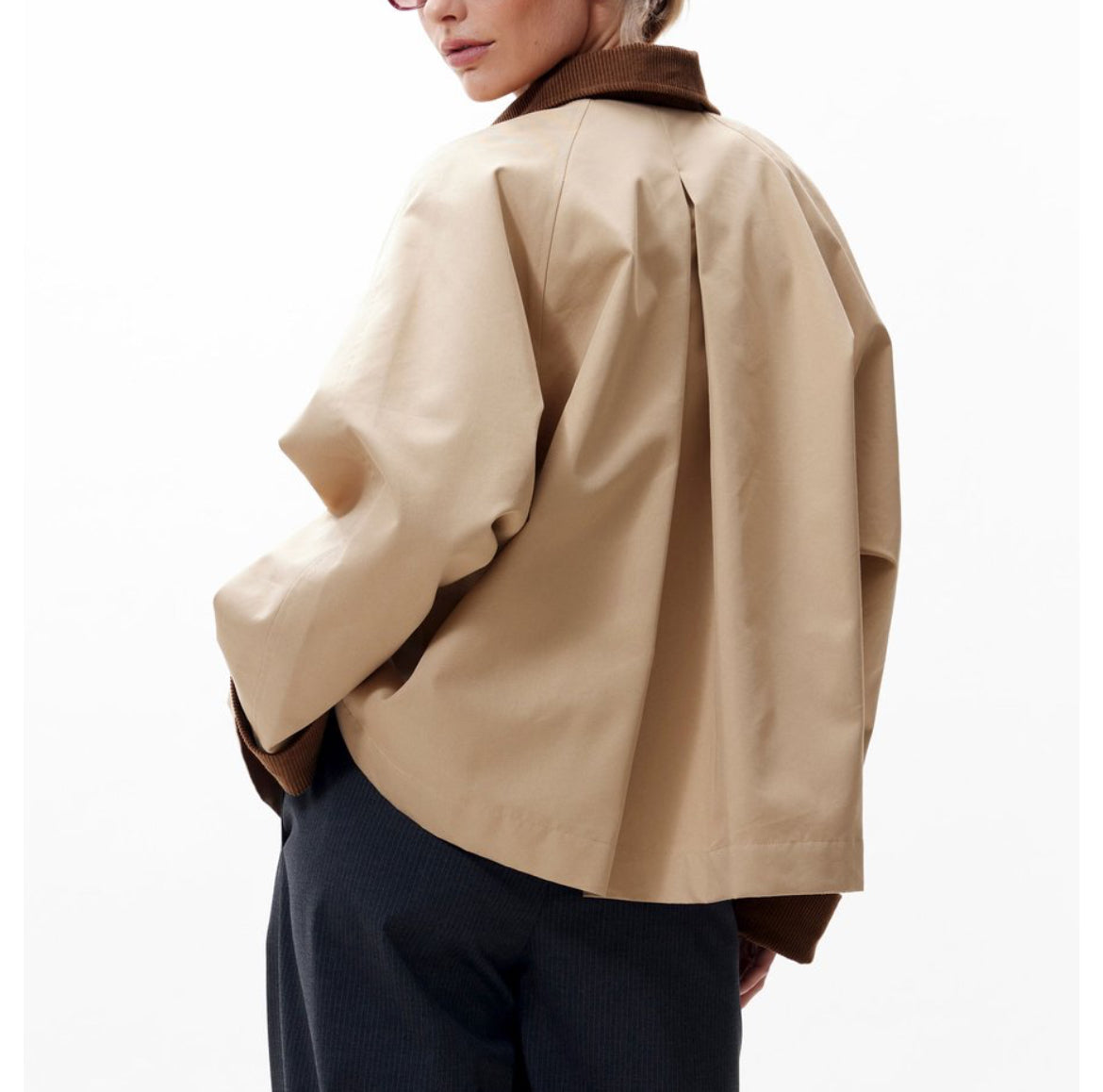 Oversized cape trenchcoat