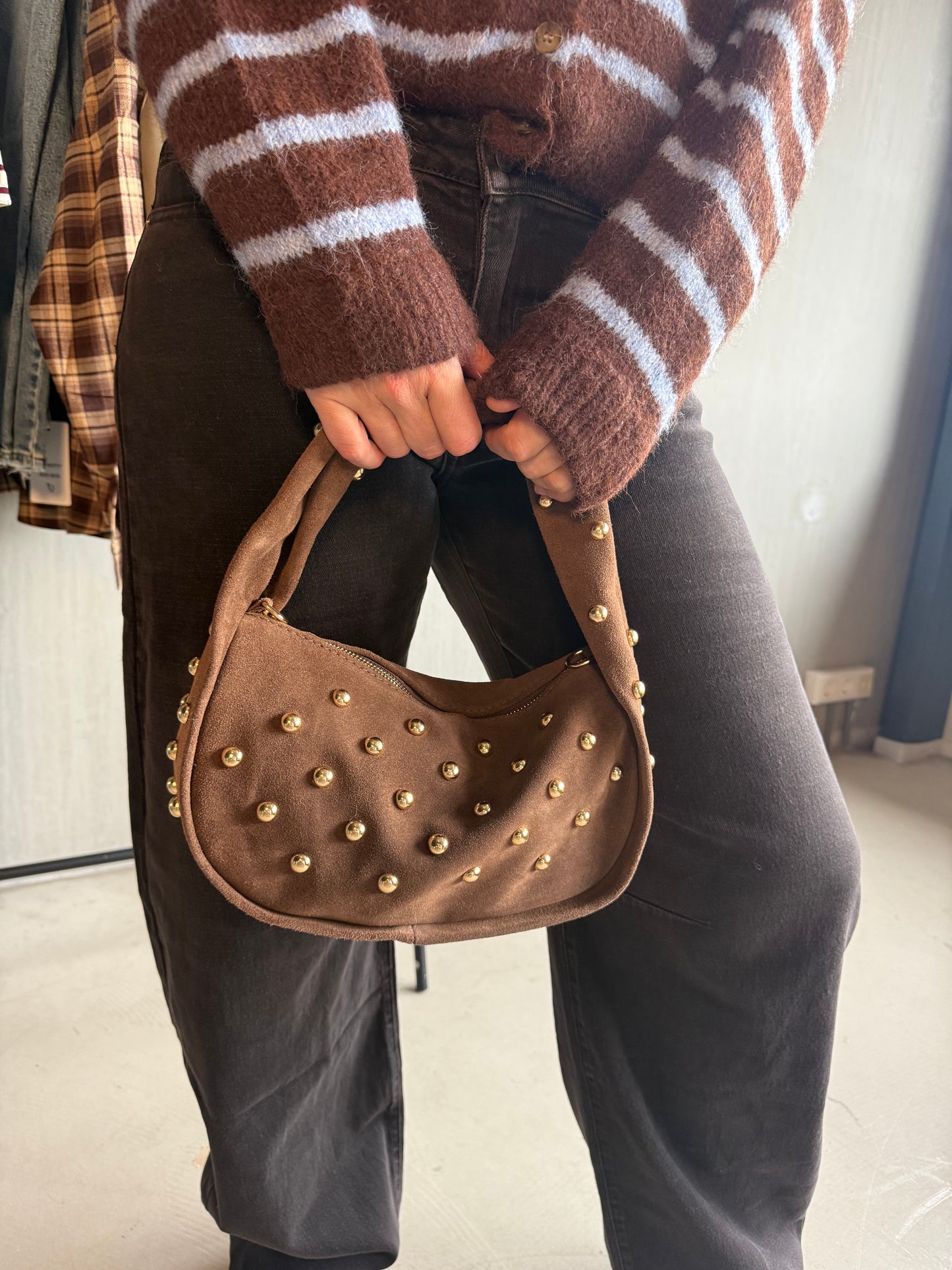 Suède tas met gouden studs