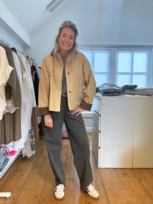 Oversized cape trenchcoat