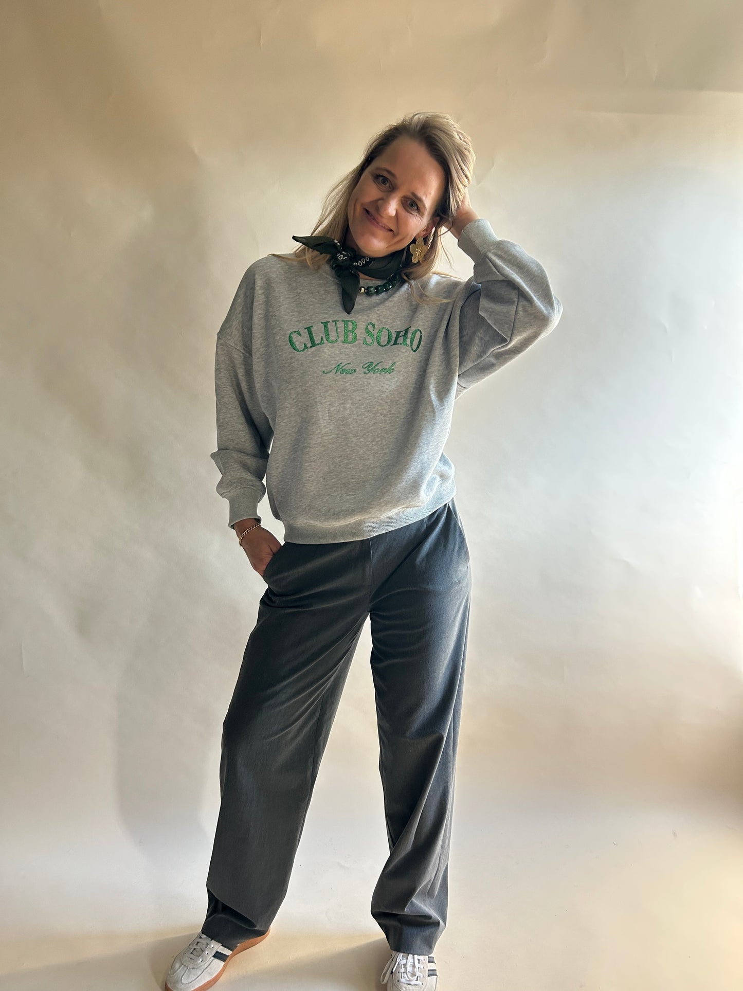 Sweater Club Soho NY Grijs