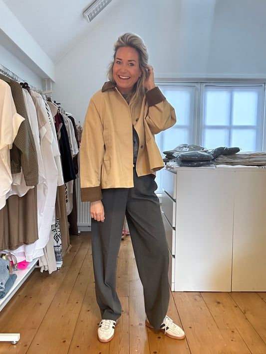 Oversized cape trenchcoat